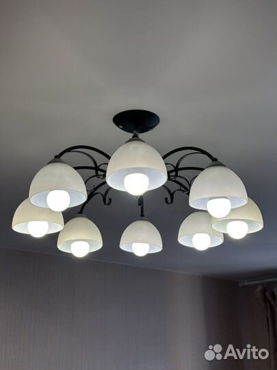 Люстра восьмирожковая