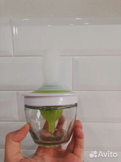 Ёмкость для масла с кисточкой