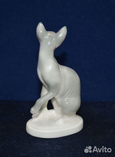 Мини. фарфоровая статуэтка- кот сфинкс. лфз (зав