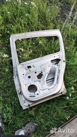 Renault sandero 2014 задняя правая дверь
