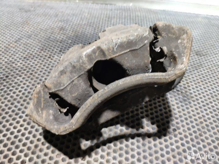 Суппорт передний передний правый Mercedes C200