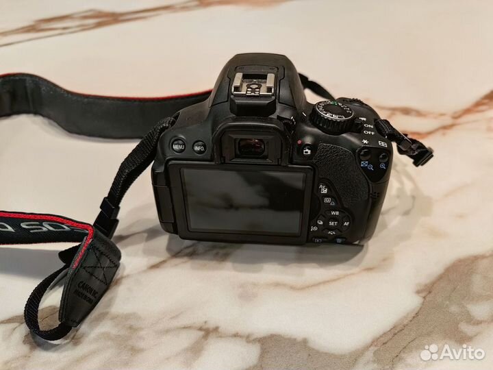 Зеркальный фотоаппарат Canon eos 650d