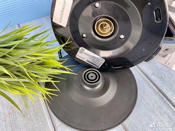 Электрический чайник Starwind 1.8 л 1800 Вт