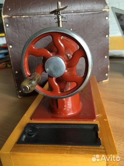 Детская швейная машинка зшм