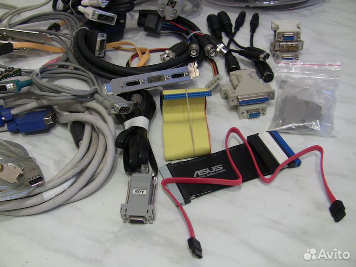 Для компьютера кабеля, переходники, заглушки