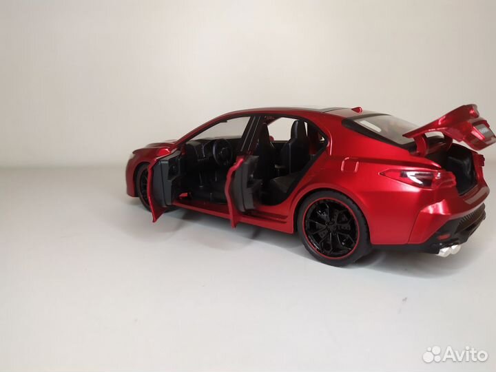 Модель Toyota Camry 1:24