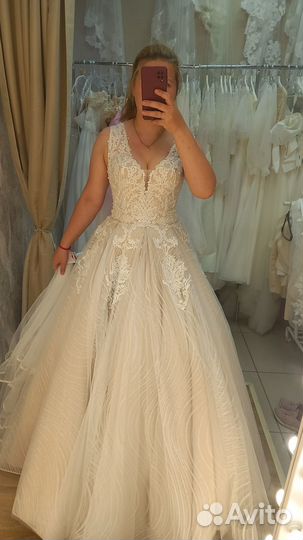 Свадебное платье со шлейфом 46-48