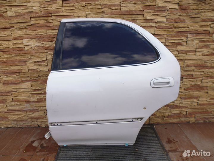 Toyota Cresta задняя левая дверь с 1992-1996