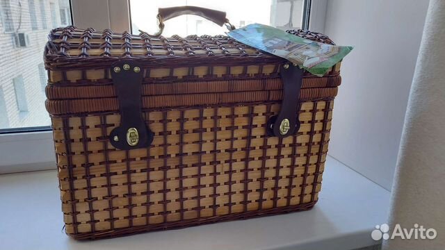 Корзина для пикника с посудой