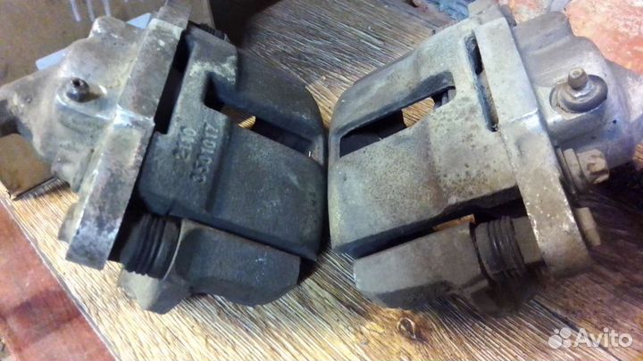 Передние тормозные суппорта пара ваз r14/r13