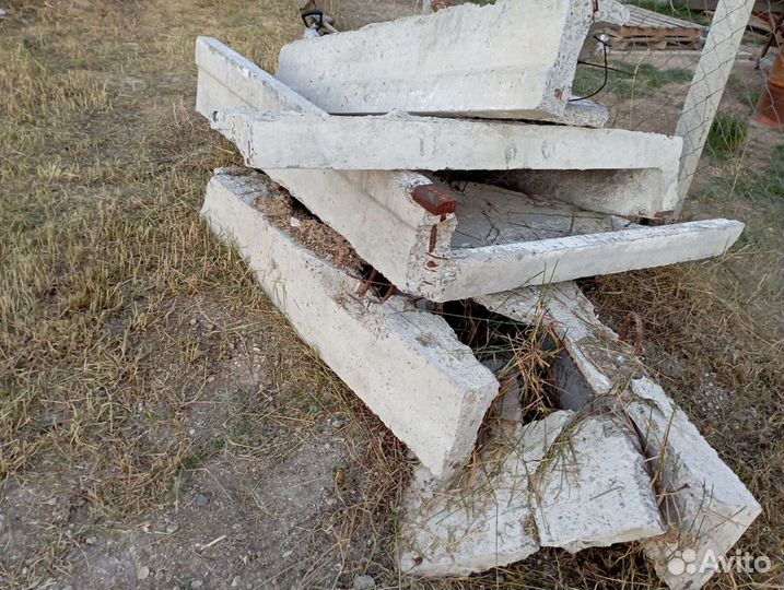 Обрезки бетонных плит