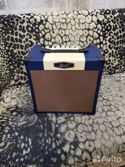 Гитарный комбоусилитель Cort CM 15 R