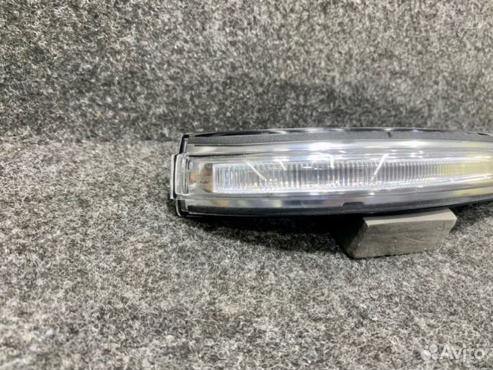 Повторитель поворота передний правый Kia Sorento