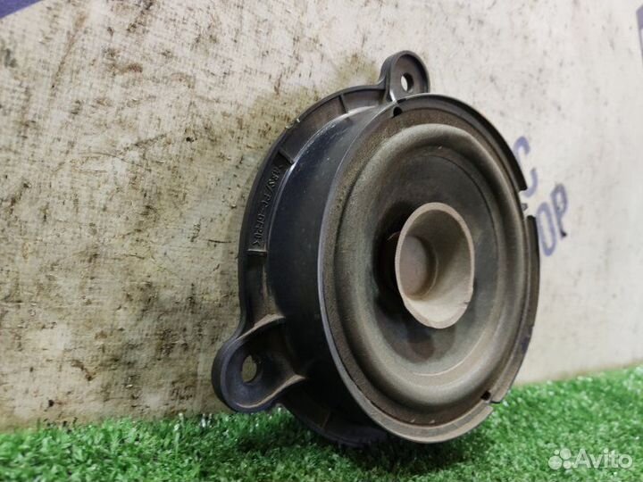 Динамик передний левый Renault Fluence седан 1.6