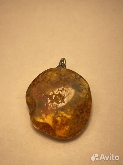 Кулон янтарный