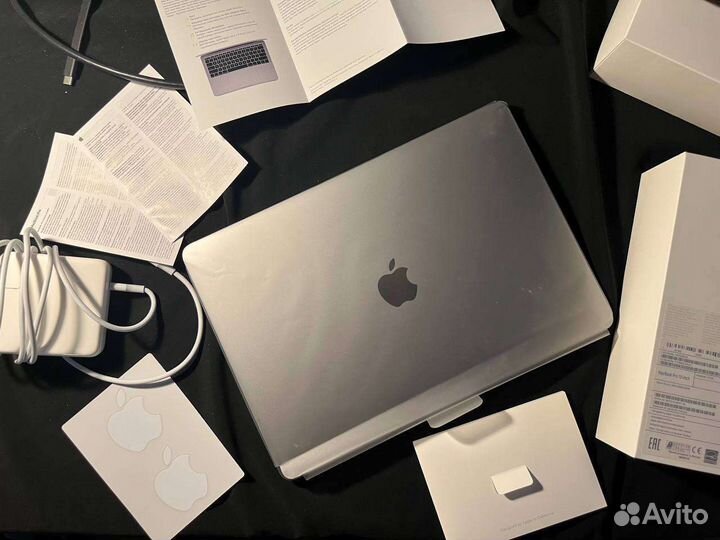 Apple Macbook pro 13 2017 идеальный