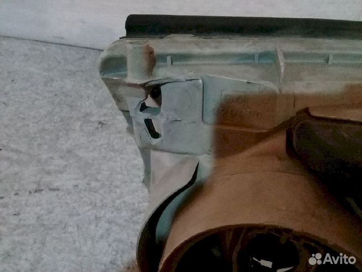 Фара левая 50-40 Toyota Celsior UCF20 брак креплен