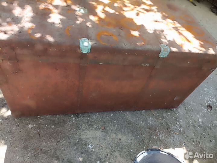 Сундук старинный