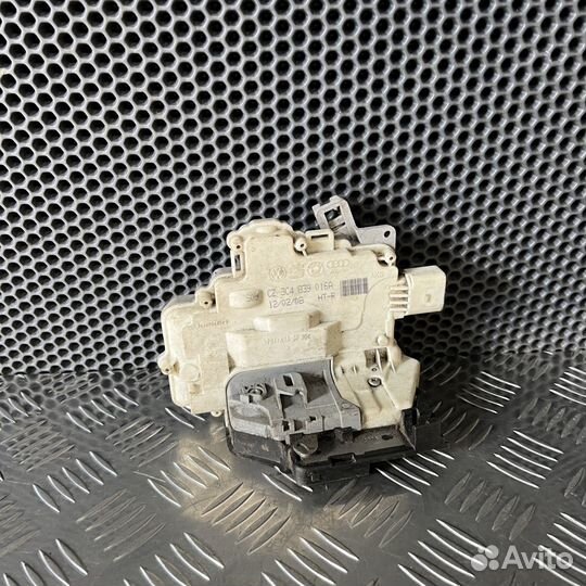 Замок двери Volkswagen Passat