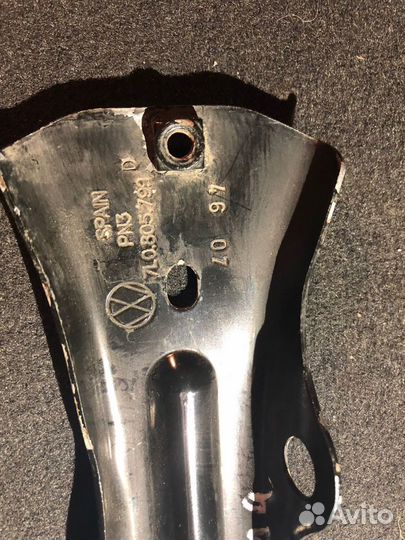 Кронштейн замка капота VW touareg