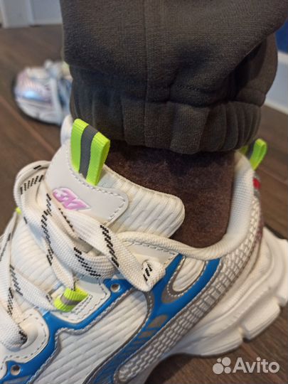 Велюровый спортивный костюм и balenciaga кроссовки