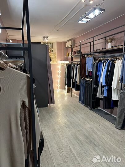 Магазин женской одежды (шоурум)