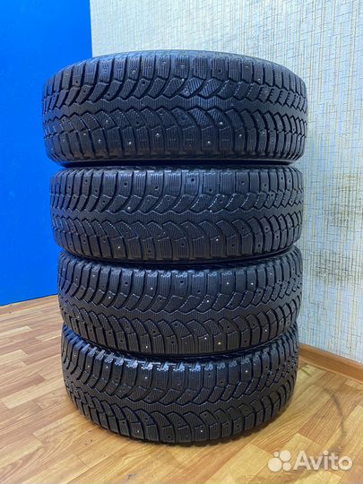 Bridgestone Blizzak Spike-01 225/65 R17