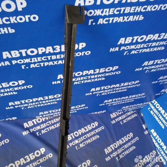 Молдинг на дверь. левый Toyota Alphard минивен