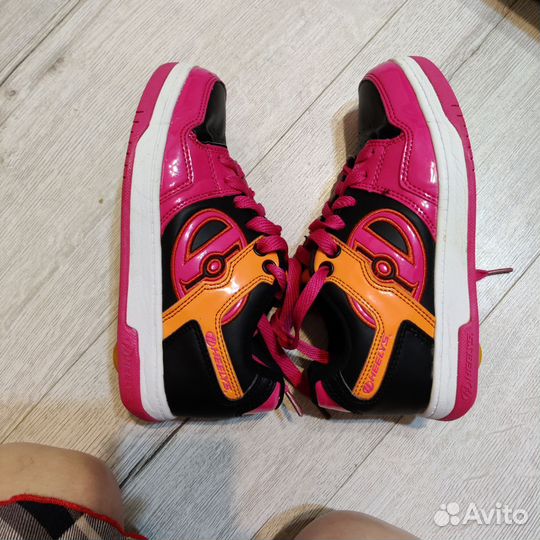Кроссовки на роликах heelys