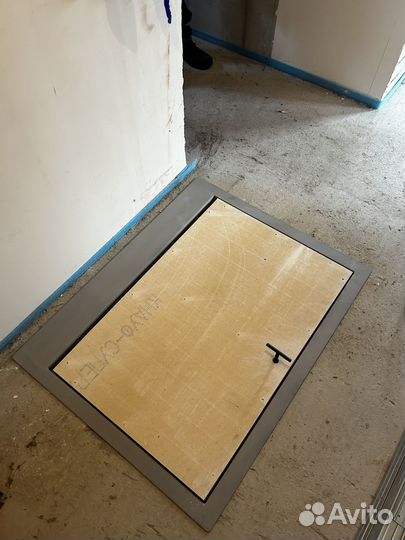 Напольный люк в подвал