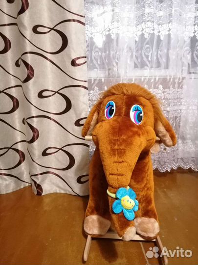 Слон-качалка