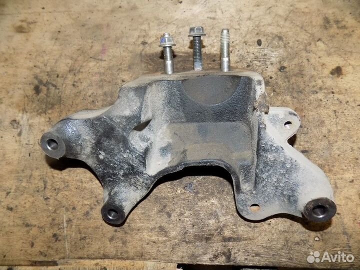 Кронштейн двигателя правый Gentra II 2013-2015