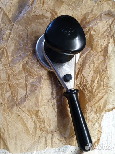 Закаточная машинка и крышки для консервирования