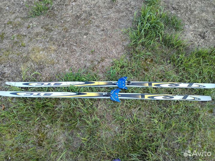 Лыжи, палки, ботинки