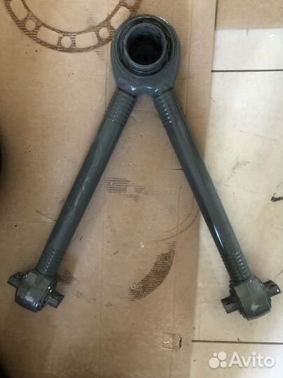 Тяга реактивная V-образная volvo CEI 225051