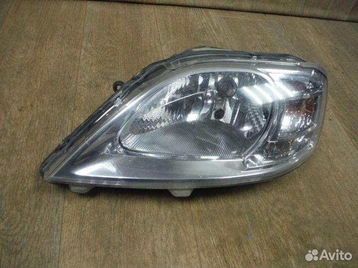 Передние фары на LADA Largus/Renault Logan