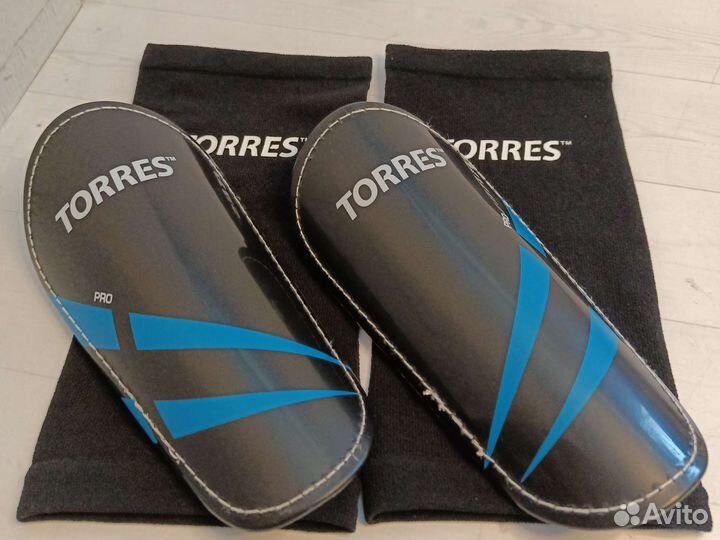 Щитки футбольные