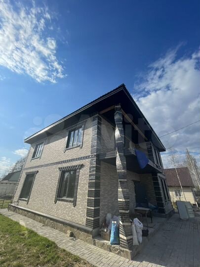 Коттедж 200 м² на участке 8,5 сот.