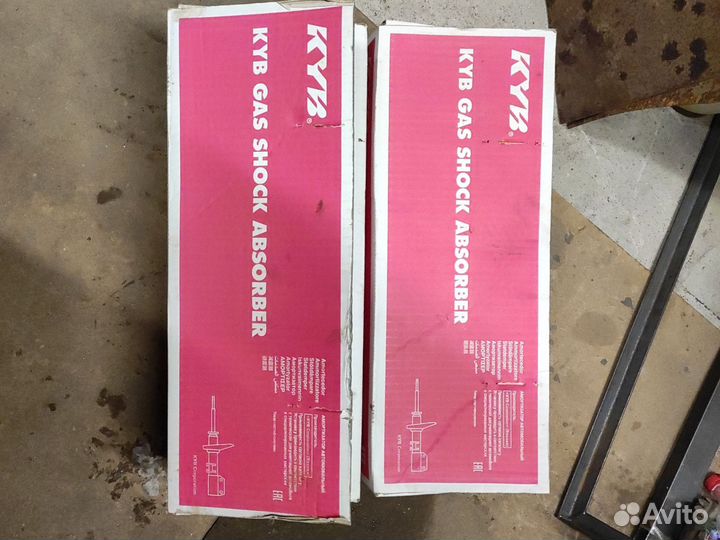 Амортизаторы kyb 334490.пара