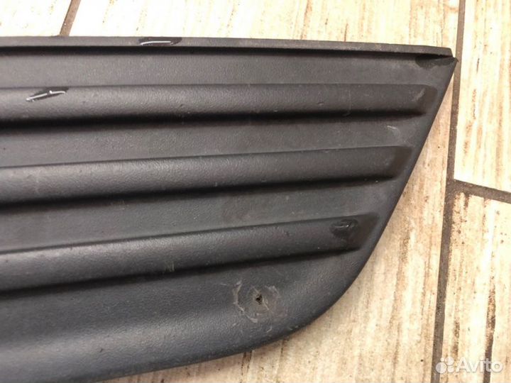 Накладка противотуманной фары передняя правая Ford