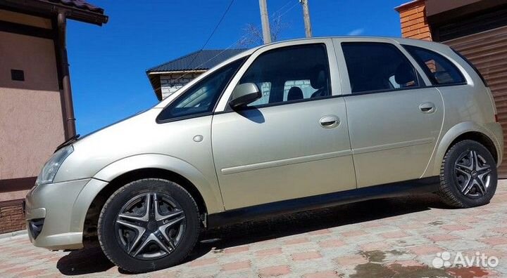 Пластиковые накладки на пороги Opel Meriva с 2003