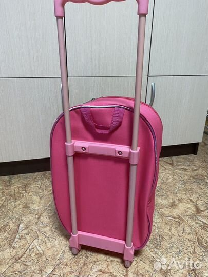 Детский чемодан на колесиках