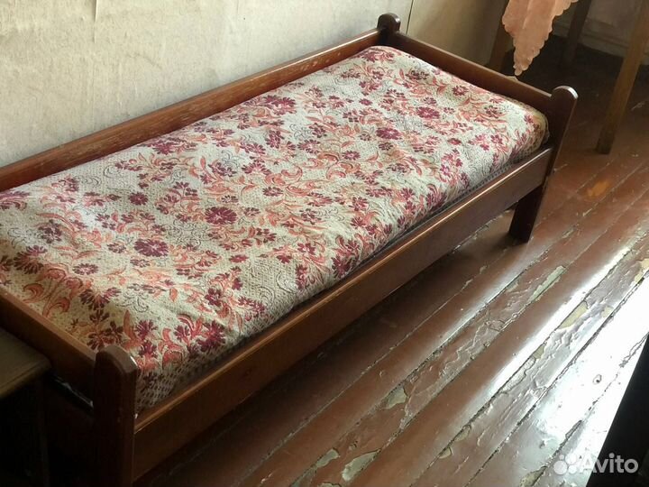 Кровать односпальная с матрассом 70х190 см