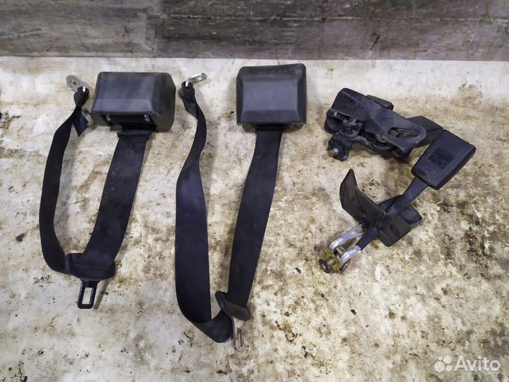 Задние ремни безопасности и замки рб Audi A4 B8