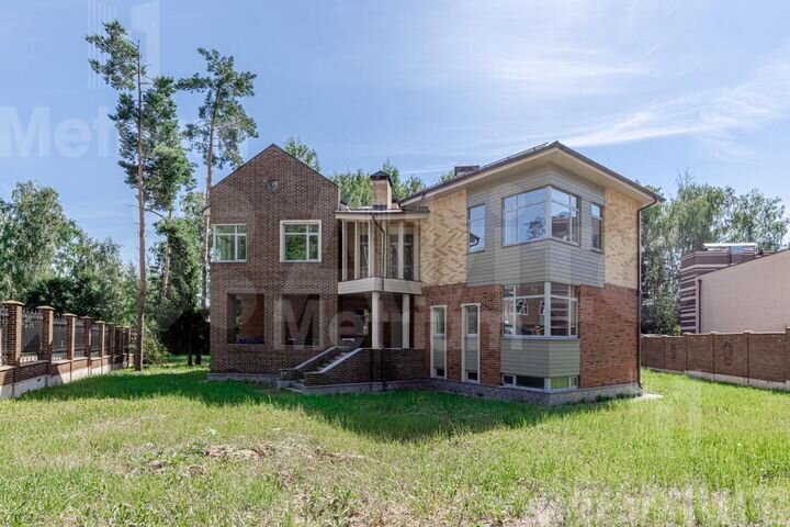 Коттедж 580 м² на участке 25 сот.