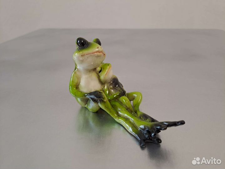 Фигурка лягушка с лягушенком