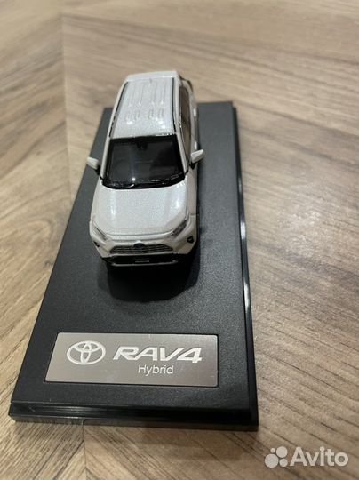 Toyota RAV 4 1:64 LCD Models коллекционная модель