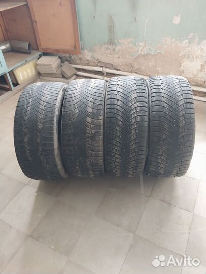 Pirelli Ice Zero 255/45 R20