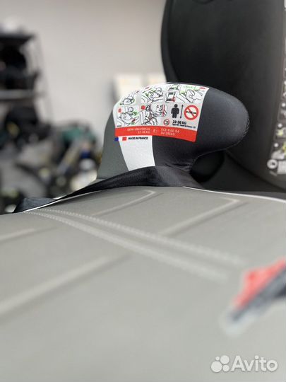 Автокресло бустер isofix