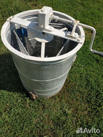 Медогонка 3 рамочная б/у